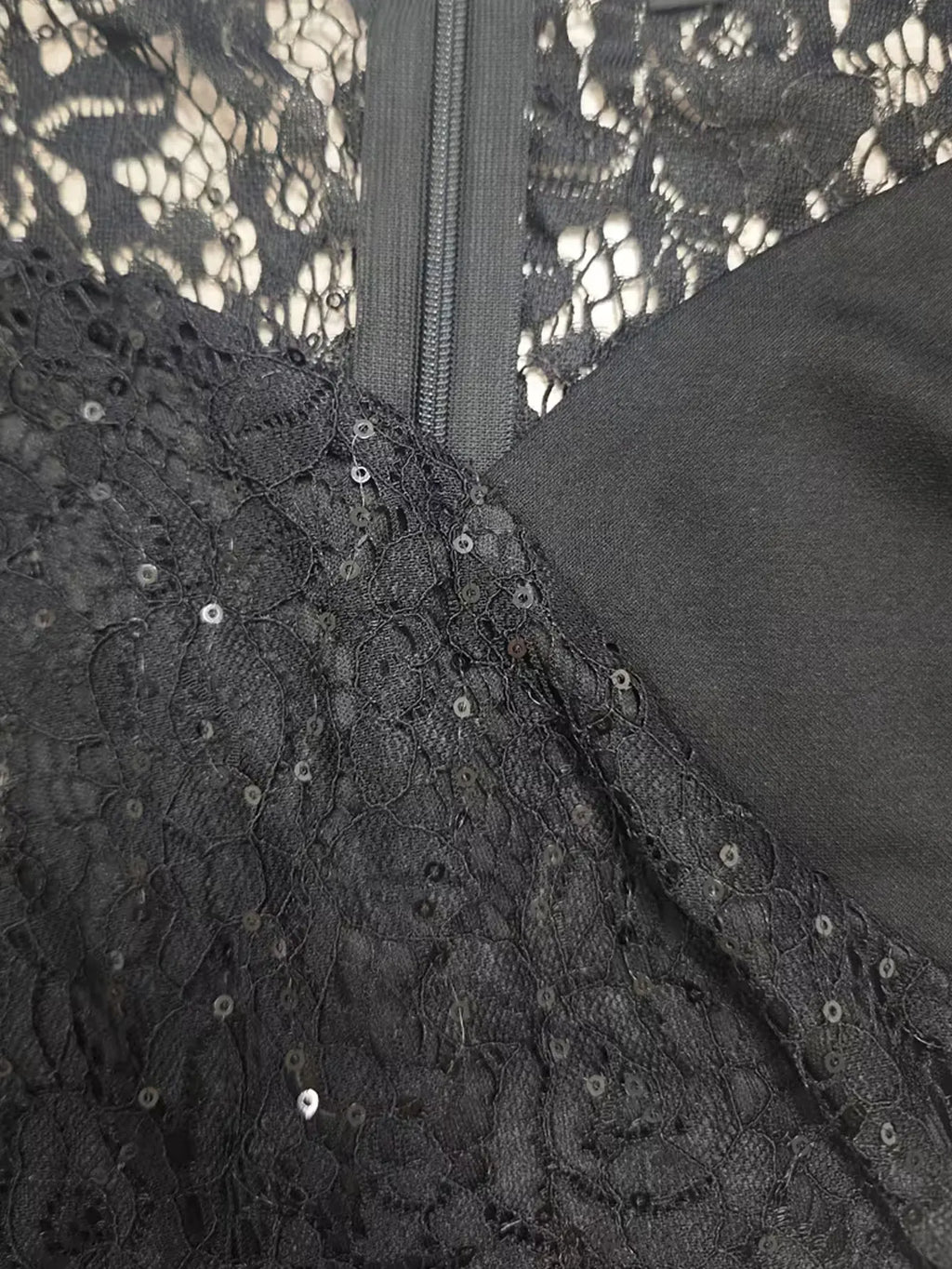 Elegant Lace V-Neck Bodycon Dress